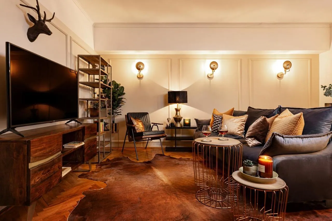 House Of Cards Apartment Bucharest
